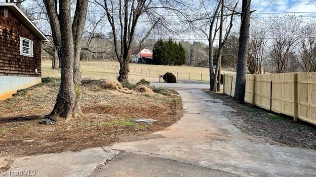 428 Siloam Road Mount Airy, NC 27030 - Photo 8 of 40 Gallery Image 8