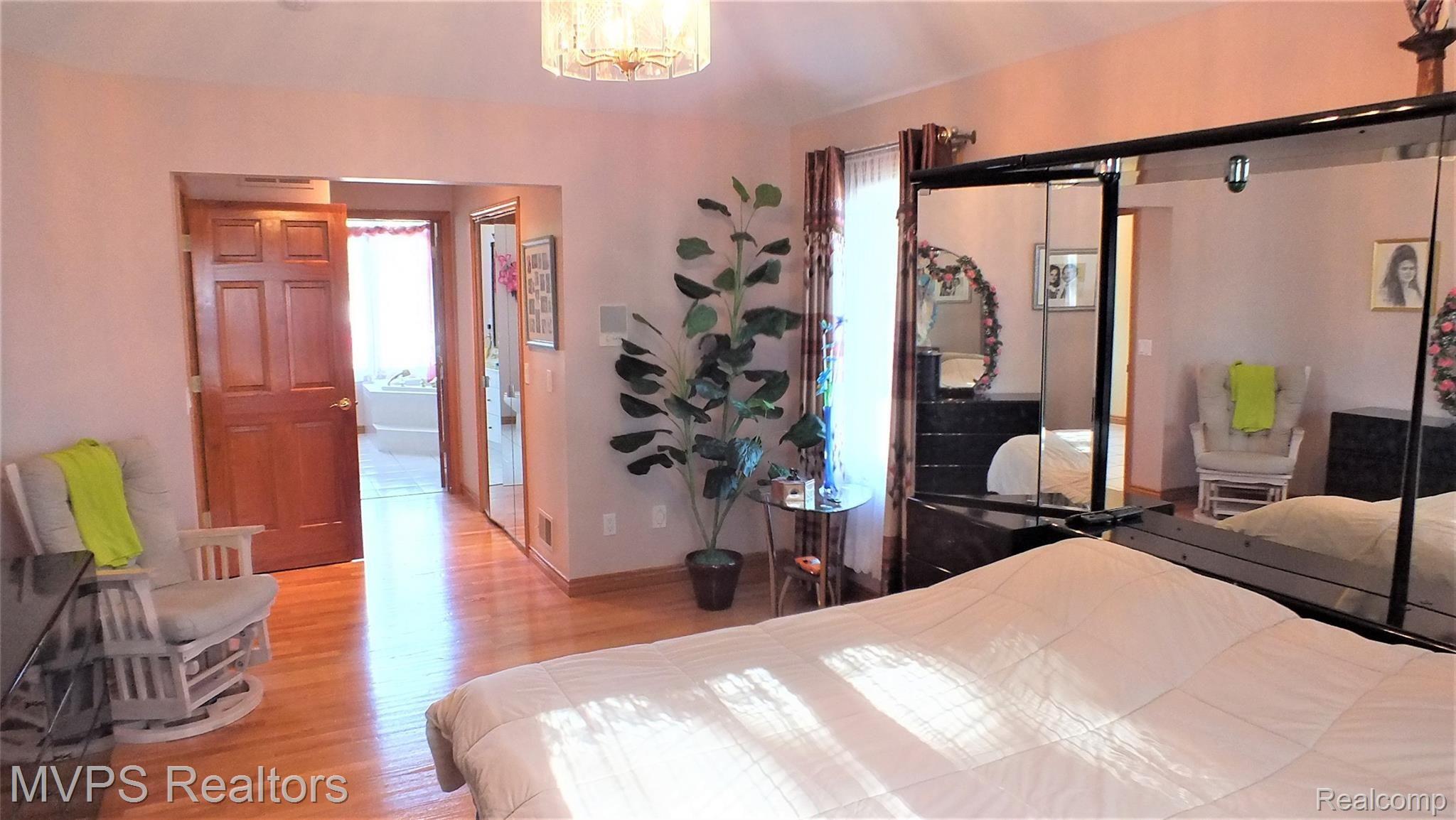 39555 Ryan Road Sterling Heights, MI 48310 - Photo 25 of 45 Master bedroom