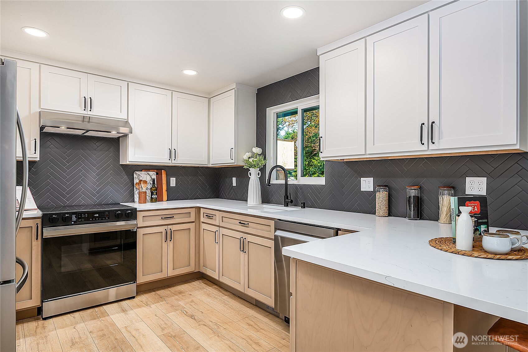 22009 Vine Road Brier, WA 98036 - Photo 7 of 39 Gallery Image 7
