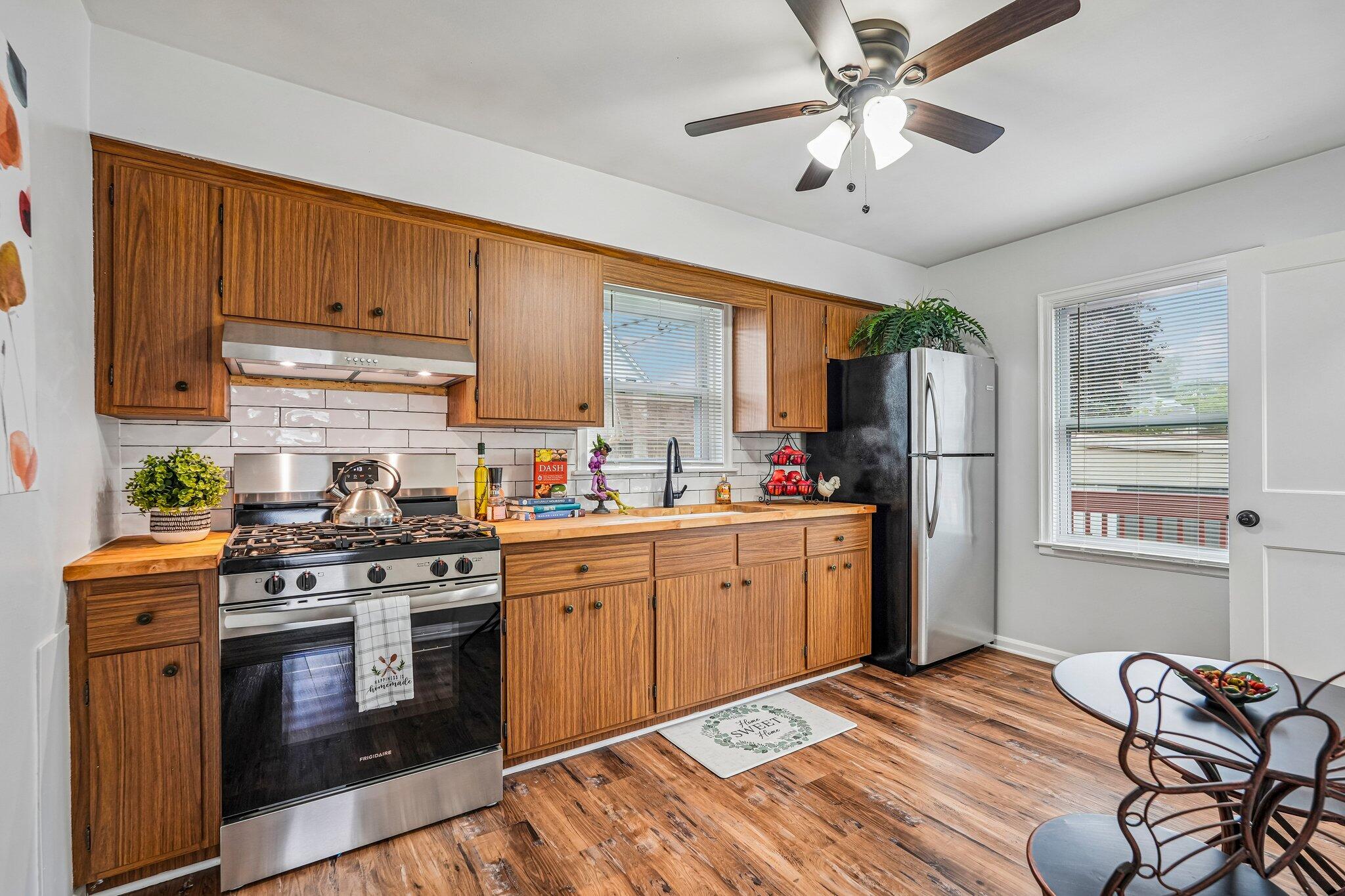 1117 Rode Avenue Racine, WI 53404 - Photo 16 of 33 kitchen
