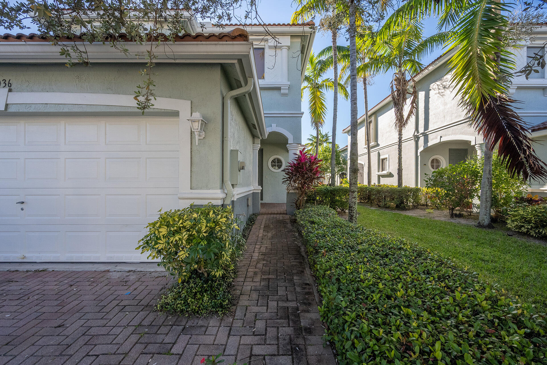 2036 Oakhurst Way Riviera Beach, FL 33404 - Photo 3 of 42 04-DSC_7283