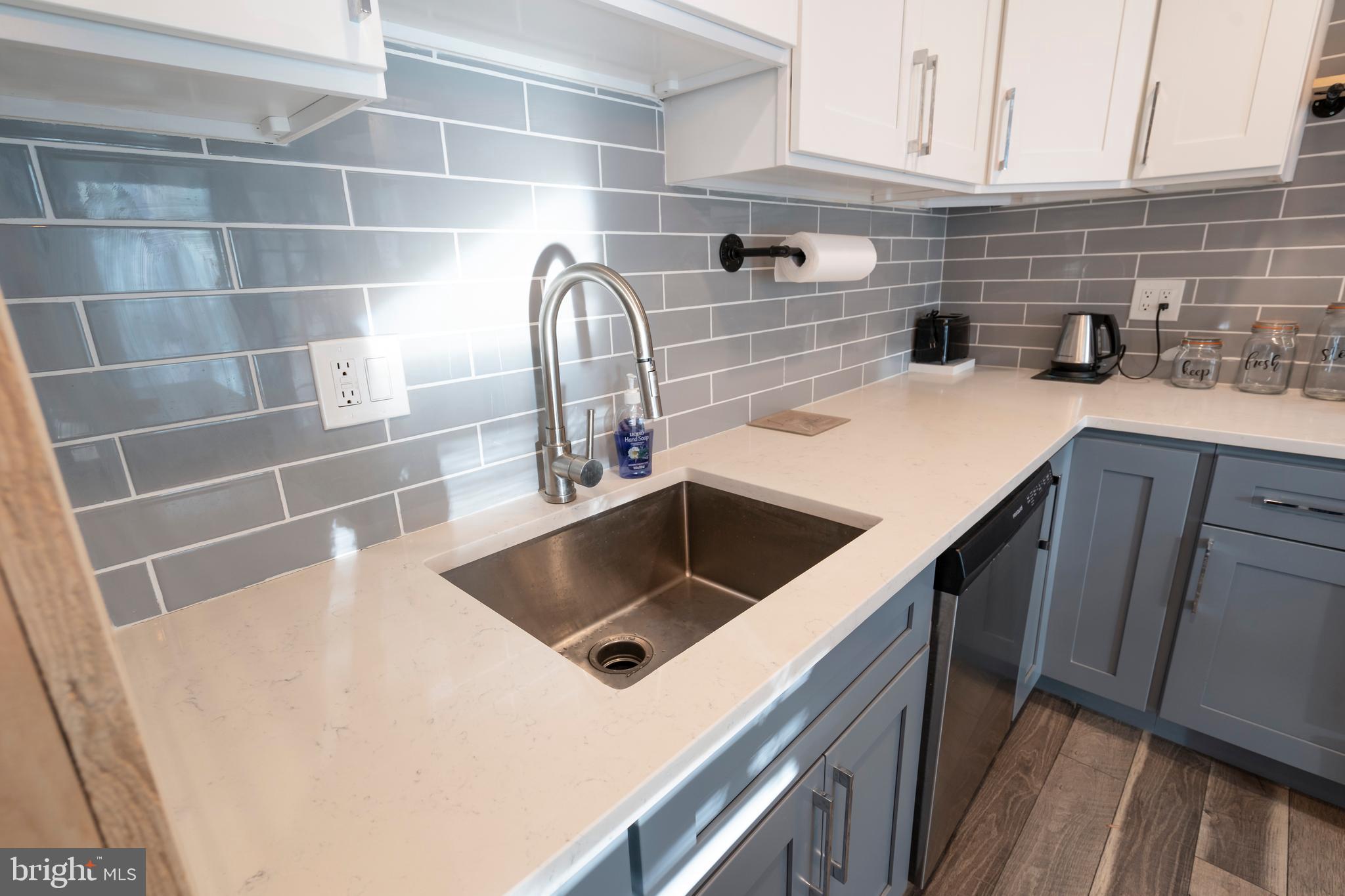 12827 Cabell Road Philadelphia, PA 19154 - Photo 16 of 58 kitcehn