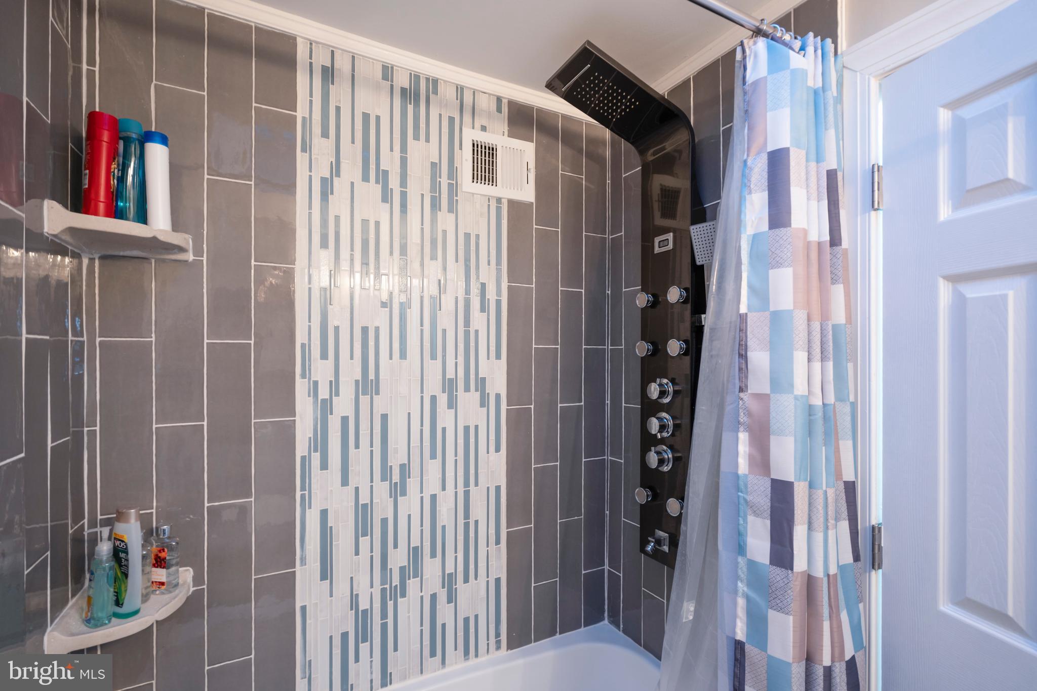 12827 Cabell Road Philadelphia, PA 19154 - Photo 47 of 58 main bathroom