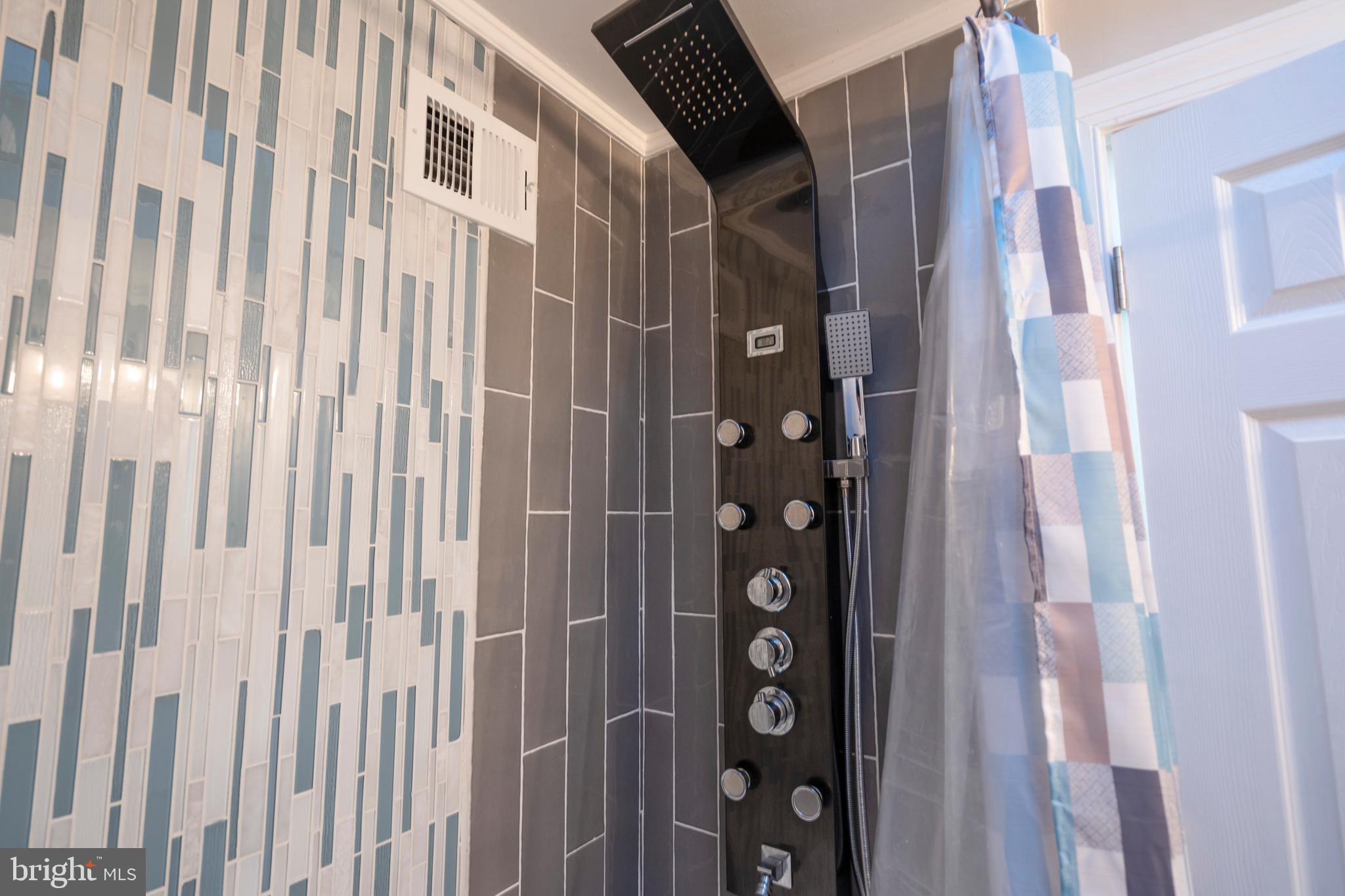 12827 Cabell Road Philadelphia, PA 19154 - Photo 48 of 58 main bathroom