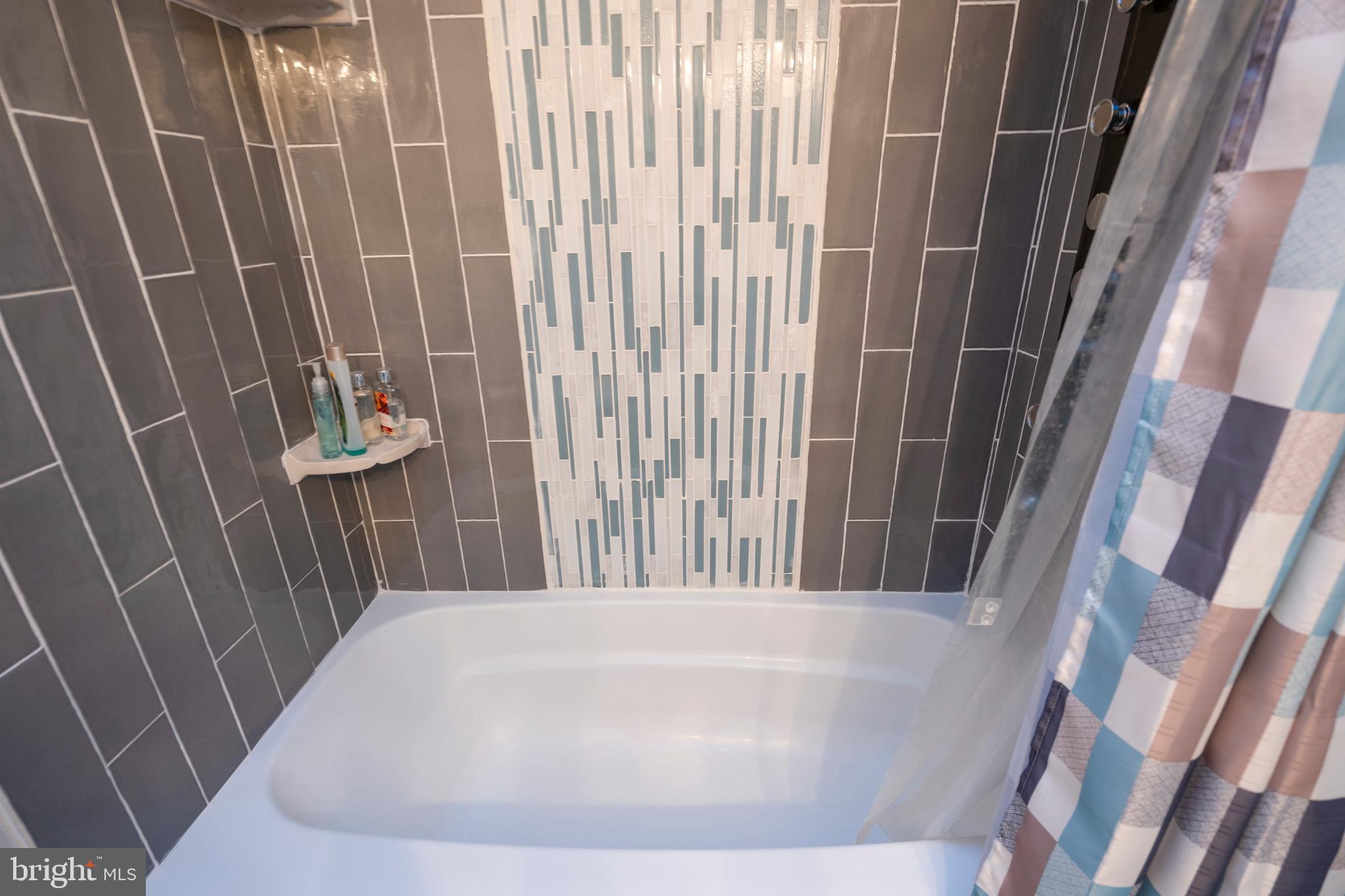 12827 Cabell Road Philadelphia, PA 19154 - Photo 49 of 58 main bathroom