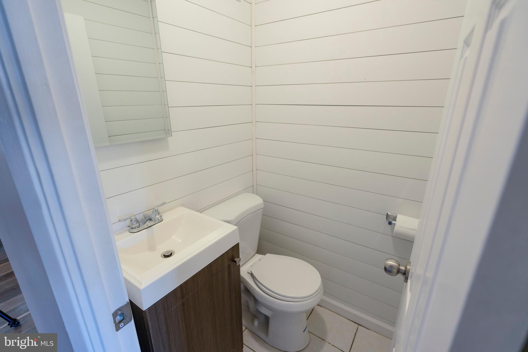 12827 Cabell Road Philadelphia, PA 19154 - Photo 8 of 58 1st fl bathroom