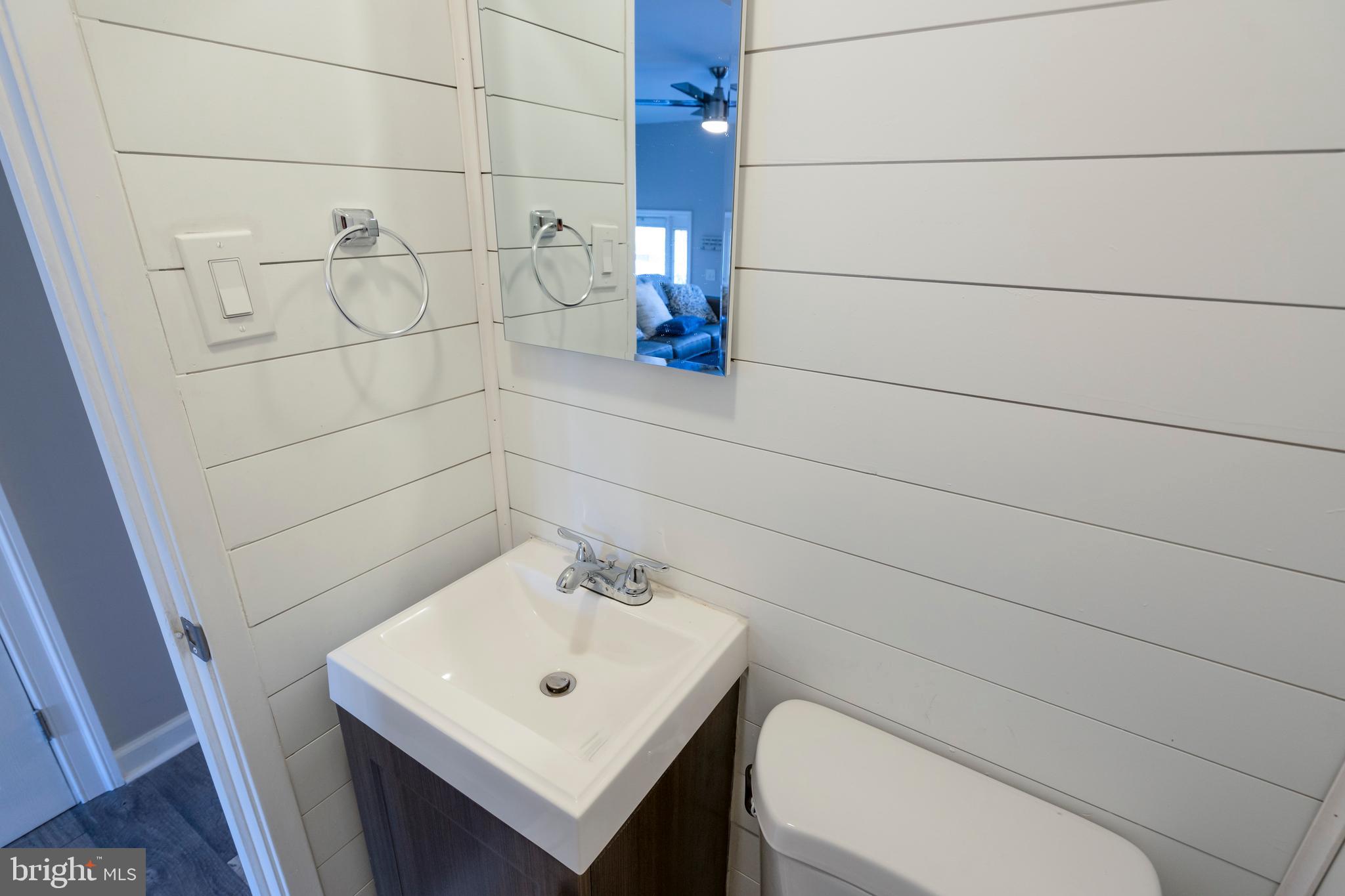 12827 Cabell Road Philadelphia, PA 19154 - Photo 9 of 58 1st fl bathroom