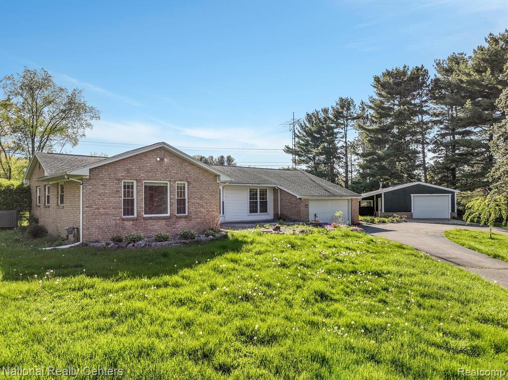 333 North Eager Road Howell, MI 48843 - Photo 2 of 45