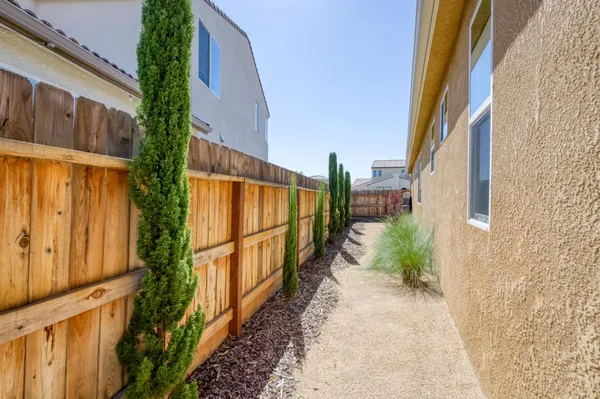 $465,000 | 979 Spg Street West, Madera, CA 93636