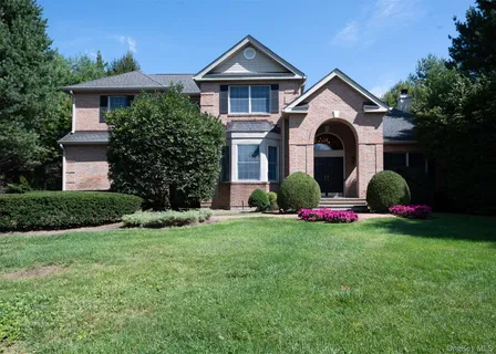 $1,699,000 | 12 Dupont Court, Dix Hills, NY 11746