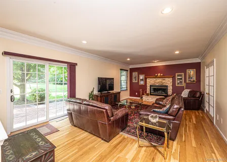 $1,699,000 | 12 Dupont Court, Dix Hills, NY 11746