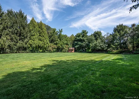 $1,699,000 | 12 Dupont Court, Dix Hills, NY 11746