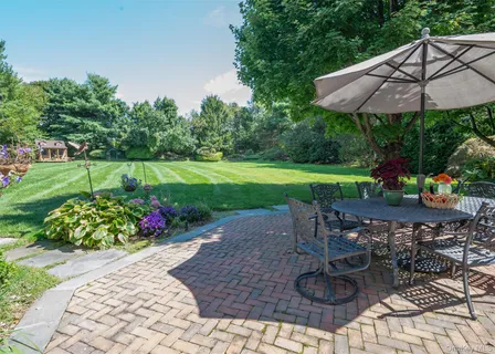 $1,699,000 | 12 Dupont Court, Dix Hills, NY 11746