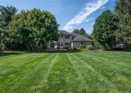$1,699,000 | 12 Dupont Court, Dix Hills, NY 11746