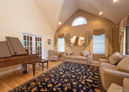 $1,699,000 | 12 Dupont Court, Dix Hills, NY 11746