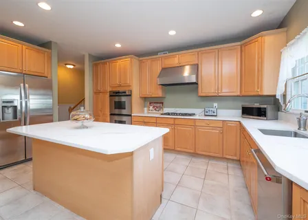 $1,699,000 | 12 Dupont Court, Dix Hills, NY 11746