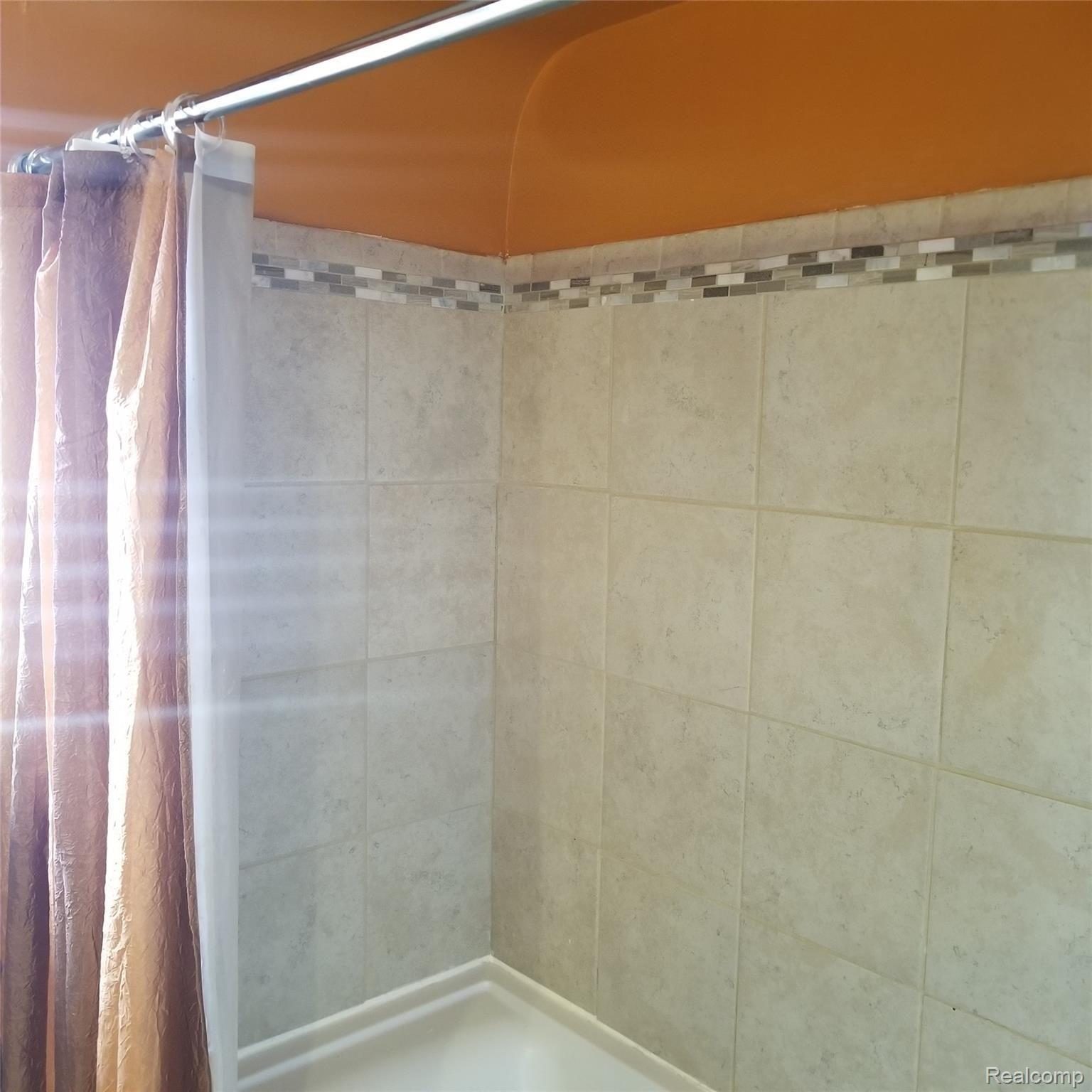 24704 Ridgecroft Avenue Eastpointe, MI 48021 - Photo 33 of 48 20200427_132802.jpg