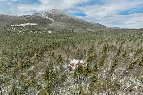 $895,000 | 37 Oconnor Lane, Albany, NH 03818