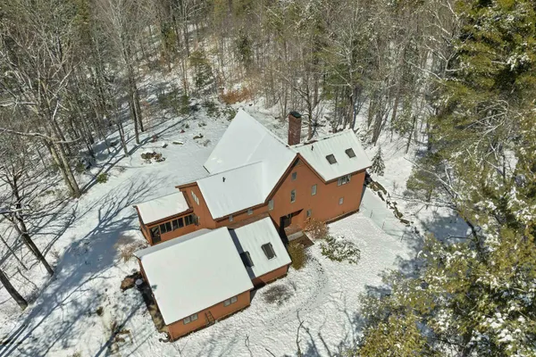 $895,000 | 37 Oconnor Lane, Albany, NH 03818