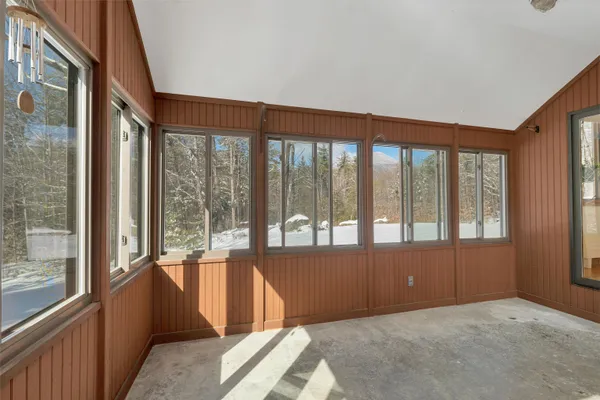 $895,000 | 37 Oconnor Lane, Albany, NH 03818