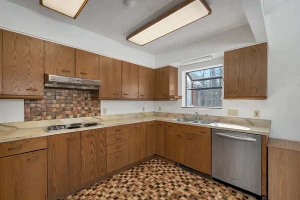 $895,000 | 37 Oconnor Lane, Albany, NH 03818