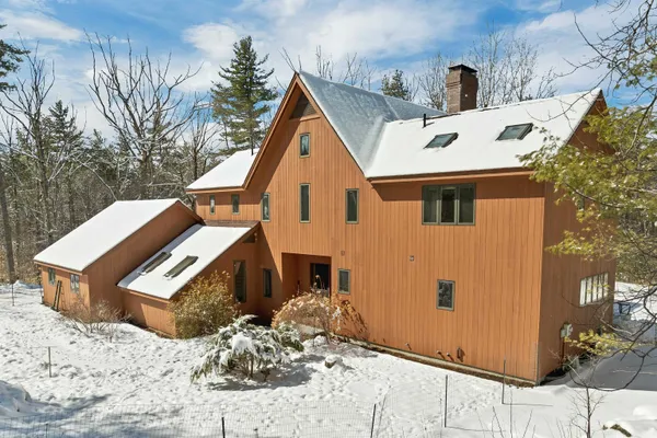 $895,000 | 37 Oconnor Lane, Albany, NH 03818
