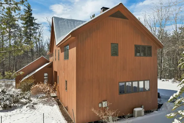 $895,000 | 37 Oconnor Lane, Albany, NH 03818