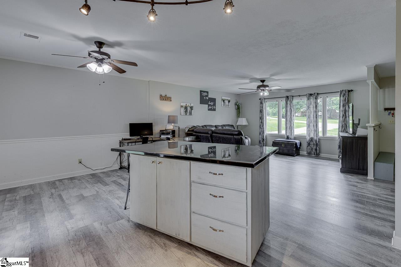 211 Hillandale Road Liberty, SC 29657 - Photo 10 of 40