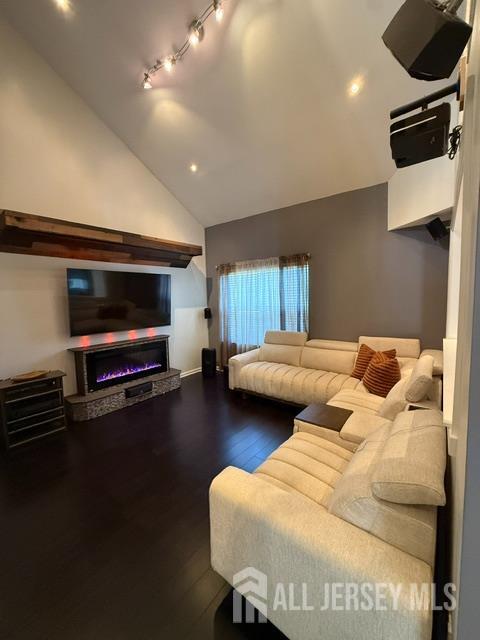 55 Renaissance Lane New Brunswick, NJ 08901 - Photo 15 of 22