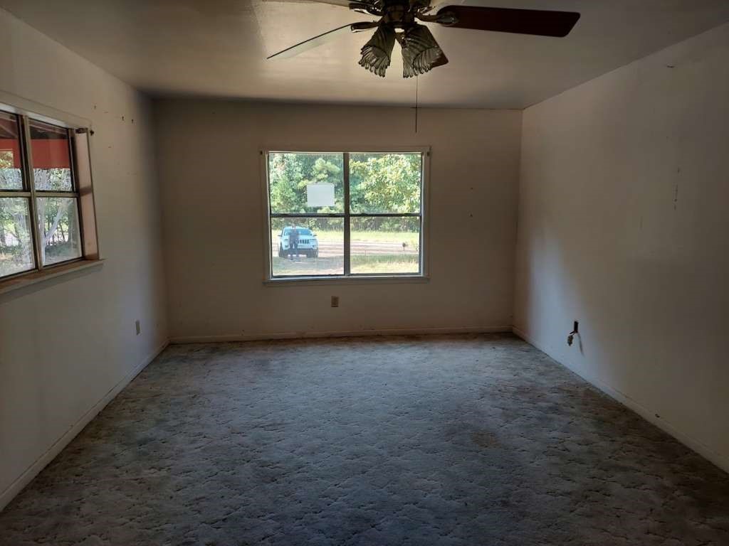 5724 Highway 154 Marshall, TX 75670 - Photo 4 of 11 an empty room with a window
