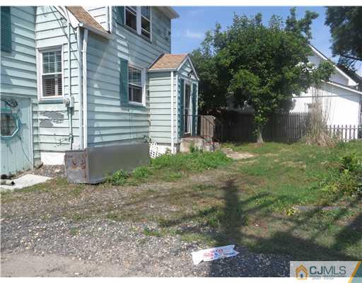 1986 Oak Tree Road Edison, NJ 08820 - Photo 2 of 5 a view of backyard of house