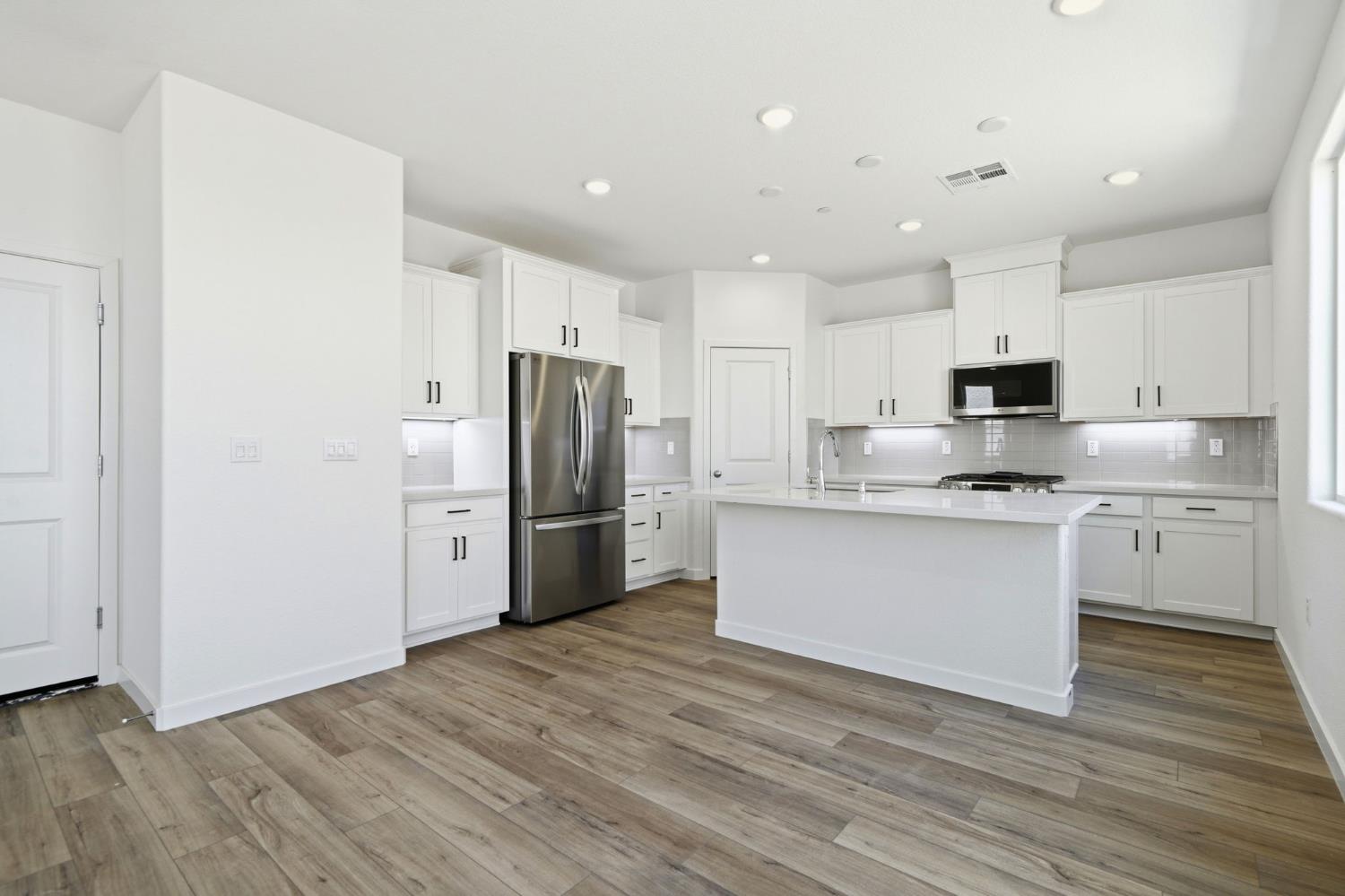 1280 Leonhardt Loop Lincoln, CA 95648 - Photo 2 of 12