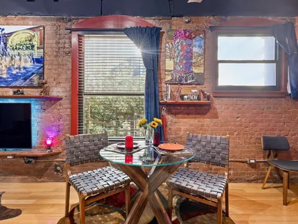 $2,400 | 910 Houston Street, Unit 305, Fort Worth, TX 76102