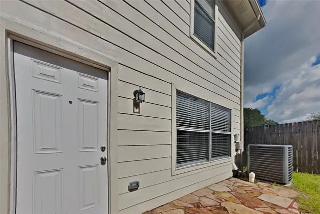 $1,945 | 19538 Shady Bank Drive, Tomball, TX 77375