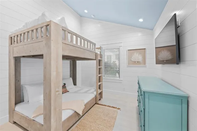 $3,950,000 | 211 Grant Drive, Sarasota, FL 34236