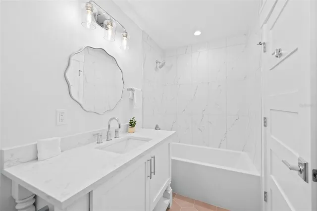 $3,950,000 | 211 Grant Drive, Sarasota, FL 34236