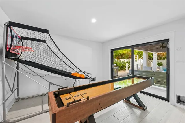 $3,950,000 | 211 Grant Drive, Sarasota, FL 34236