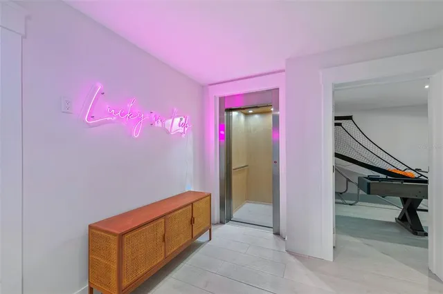 $3,950,000 | 211 Grant Drive, Sarasota, FL 34236