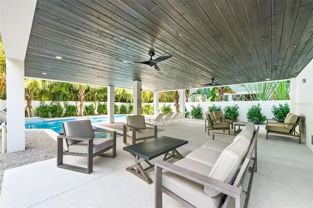 $3,950,000 | 211 Grant Drive, Sarasota, FL 34236