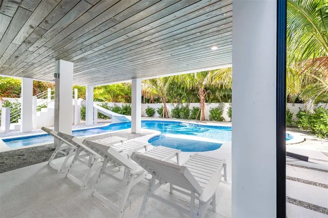 $3,950,000 | 211 Grant Drive, Sarasota, FL 34236