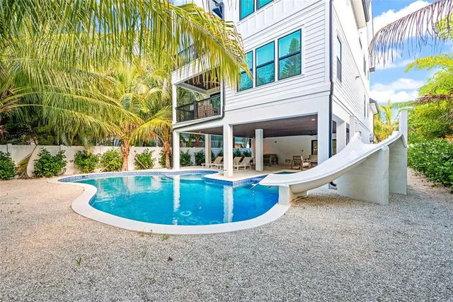 $3,950,000 | 211 Grant Drive, Sarasota, FL 34236