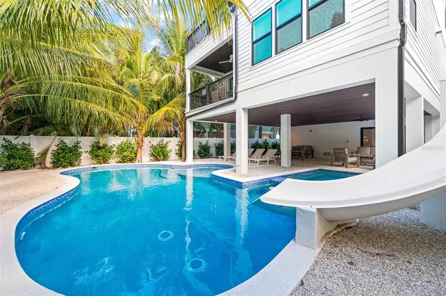 $3,950,000 | 211 Grant Drive, Sarasota, FL 34236