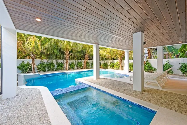 $3,950,000 | 211 Grant Drive, Sarasota, FL 34236