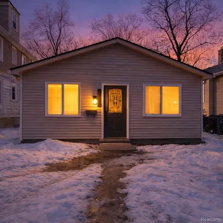 $199,999 | 359 Edgewood Place, Ferndale, MI 48220