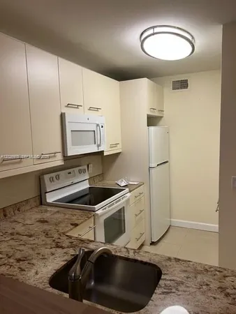 $2,550 | 10733 Cleary Boulevard, Unit 112, Plantation, FL 33324
