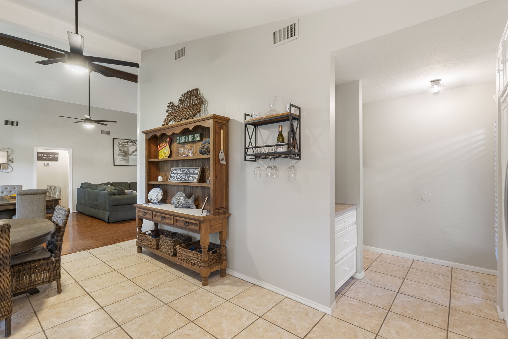 245 Lakeland Road Huntsville, TX 77320 - Photo 18 of 49 a view of work space with furniture