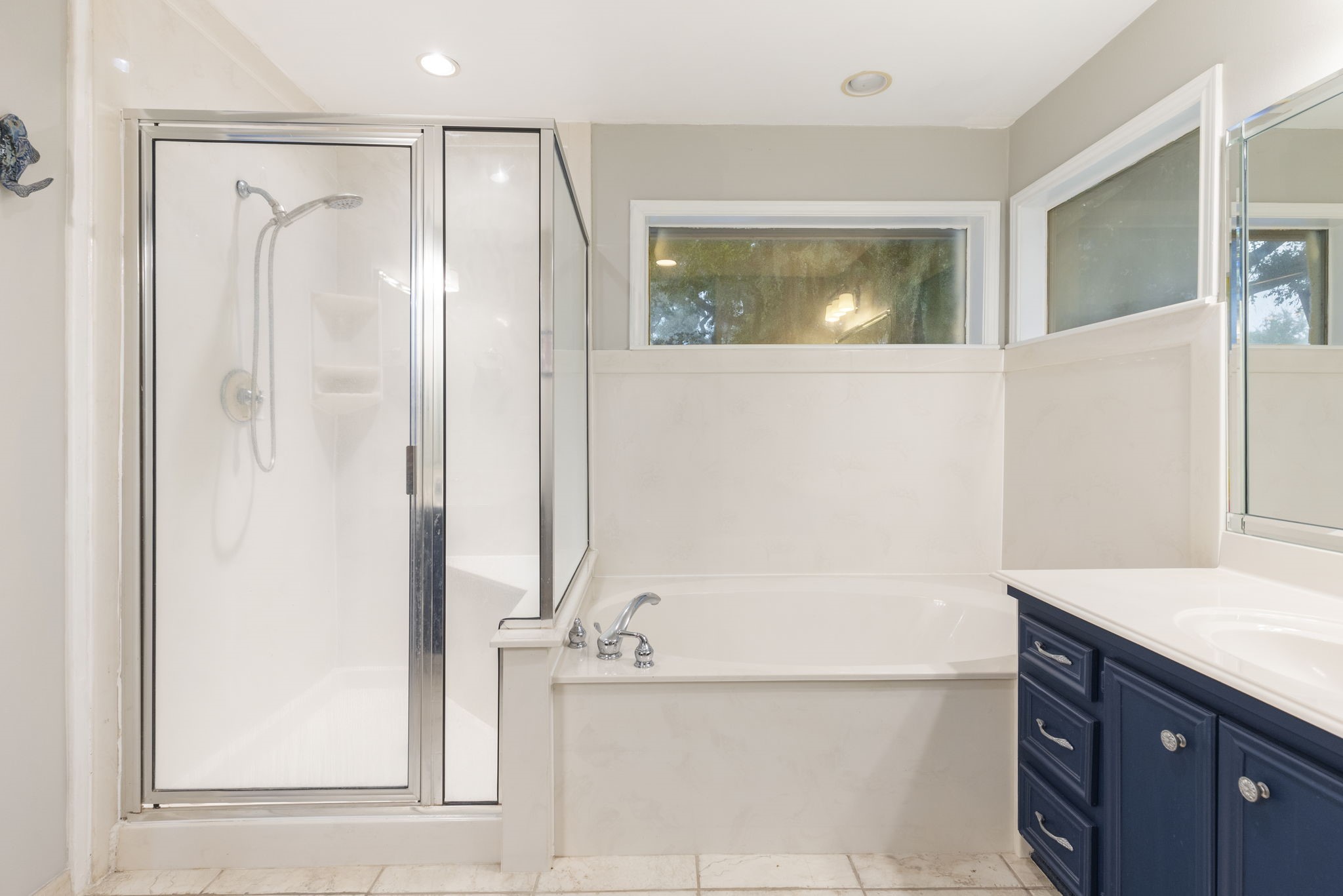 245 Lakeland Road Huntsville, TX 77320 - Photo 26 of 49 a bathroom with a bathtub and a sink