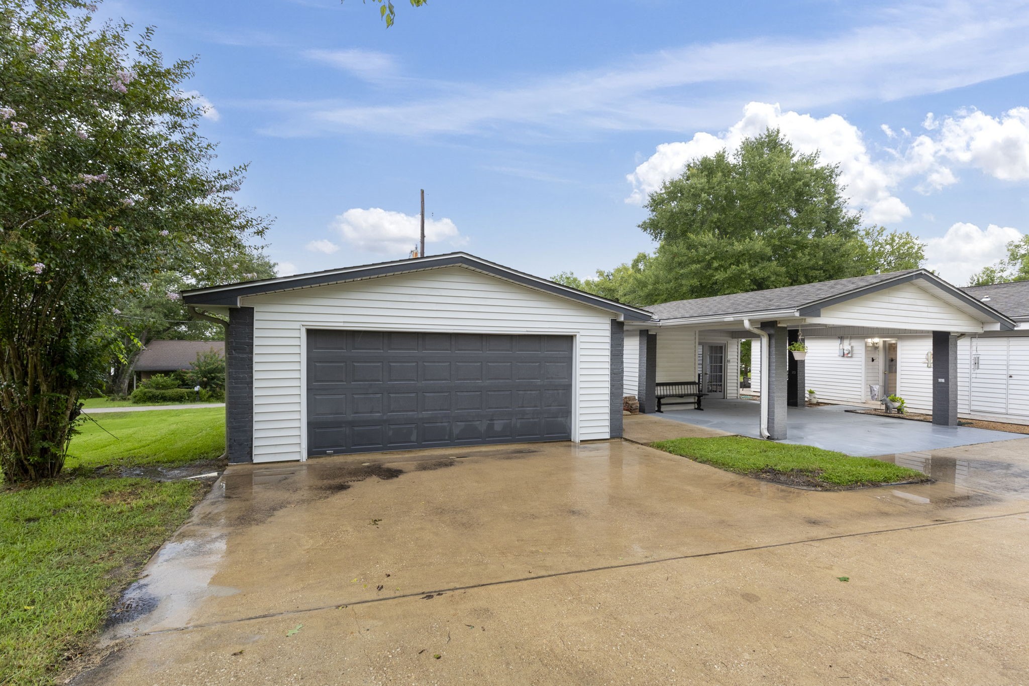 245 Lakeland Road Huntsville, TX 77320 - Photo 5 of 49 a front view of house with yard and garage