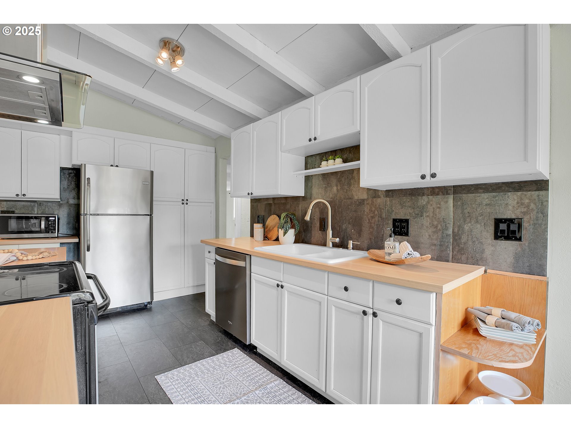 11525 Southwest 14th Street Beaverton, OR 97005 - Photo 12 of 40 Kitchen