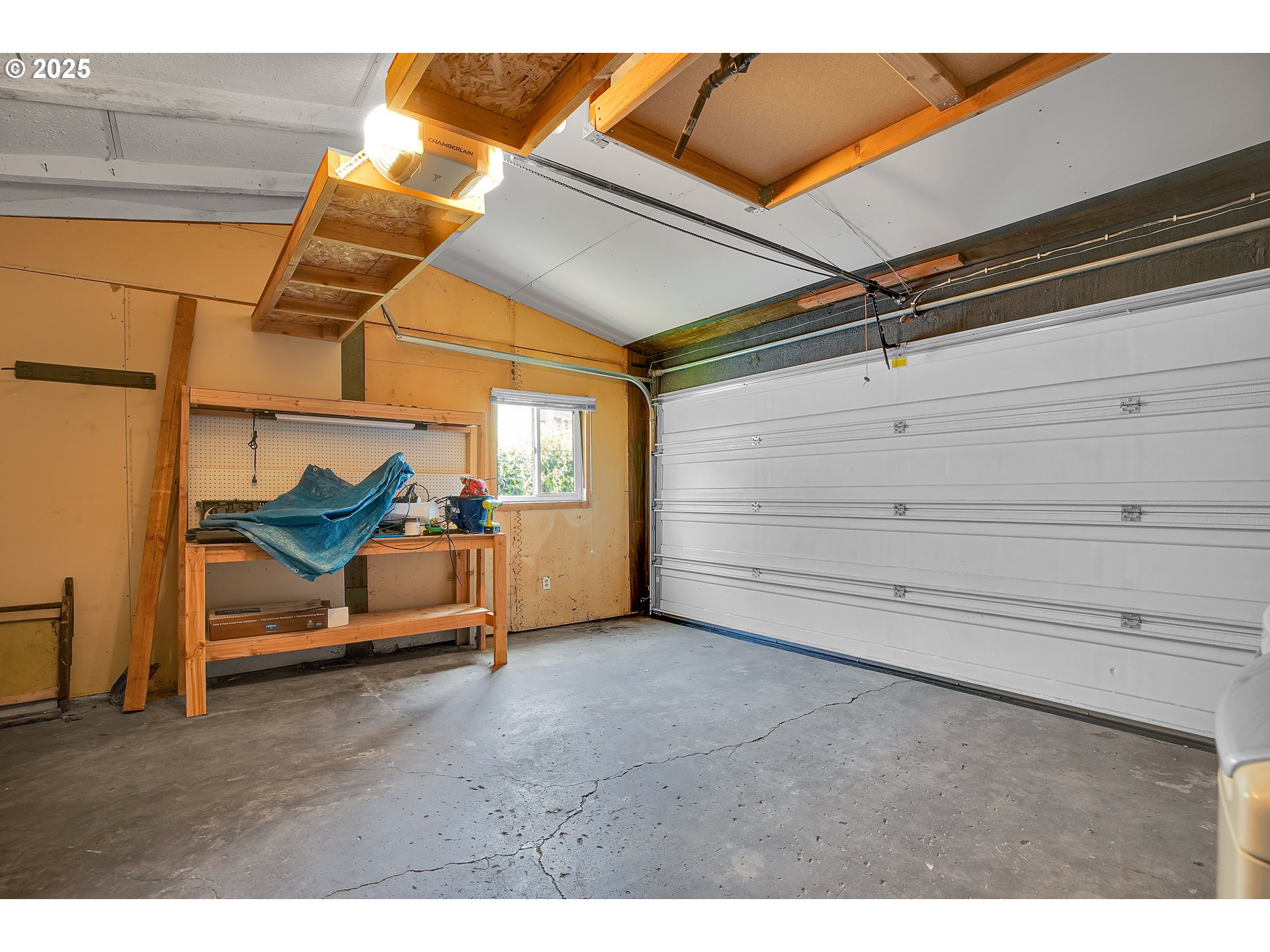11525 Southwest 14th Street Beaverton, OR 97005 - Photo 33 of 40 Garage